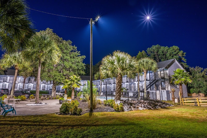 Creekside Lands Inn in James Island, South Carolina, United States