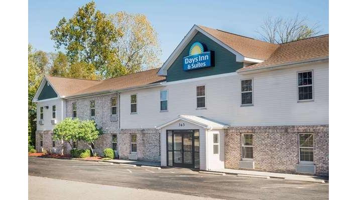 Days Inn & Suites by Wyndham Sellersburg in Sellersburg, Indiana, United States