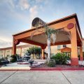 Econo Lodge Inn & Suites