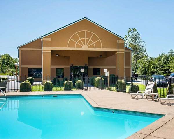 Econo Lodge Inn & Suites in Millersville, Tennessee, United States