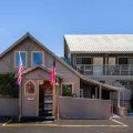 Econo Lodge Inn & Suites