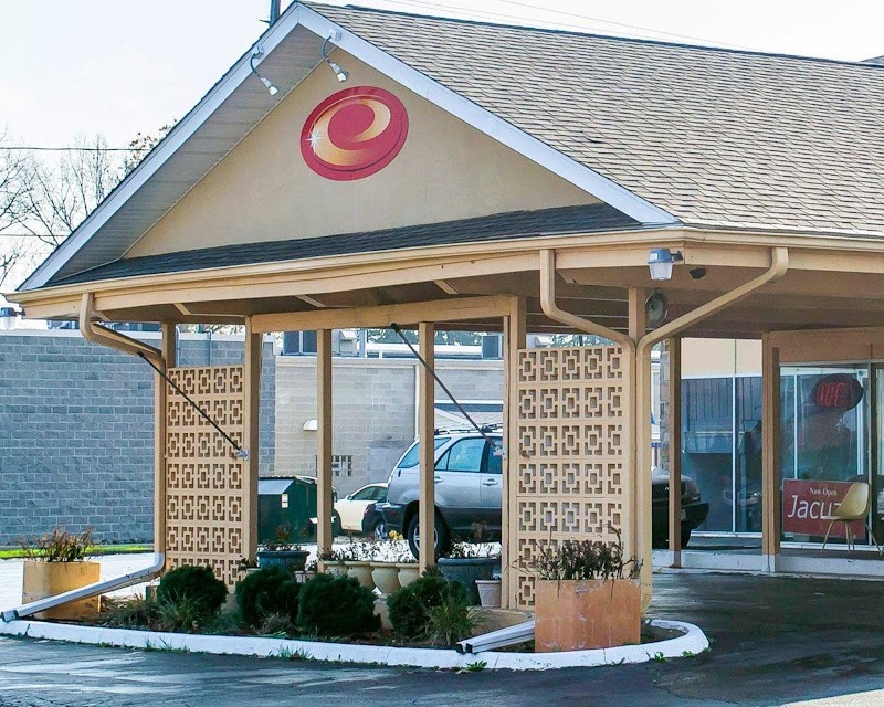 Econo Lodge Inn & Suites in Warren, Ohio, United States