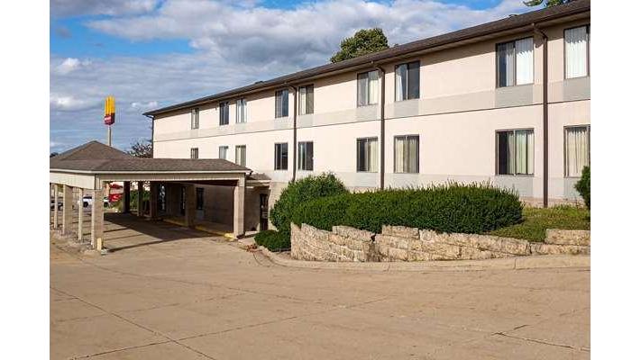Econo Lodge Inn & Suites in Bettendorf, Iowa, United States