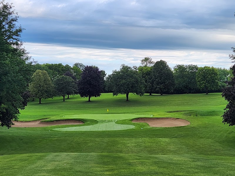 Fox Lake Country Club (accommodation services) in Lakemoor, Illinois, United States