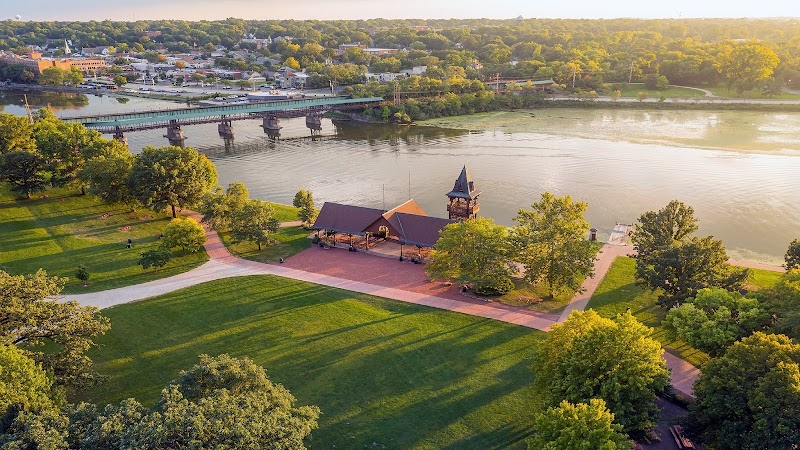 Holiday Inn Express & Suites Chicago West - St Charles in Brookfield, Illinois, United States
