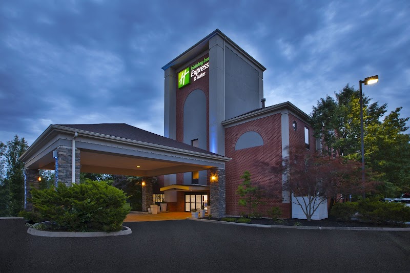 Holiday Inn Express & Suites Cincinnati Northeast-Milford in Milford, Ohio, United States