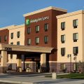 Holiday Inn Express & Suites Omaha South – Ralston Arena