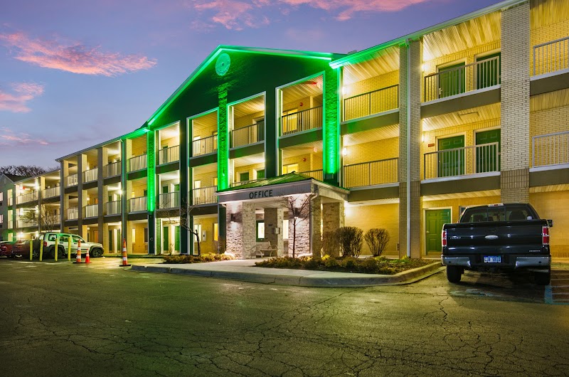 HomeTowne Studios by Red Roof Detroit - Livonia in Livonia, Michigan, United States