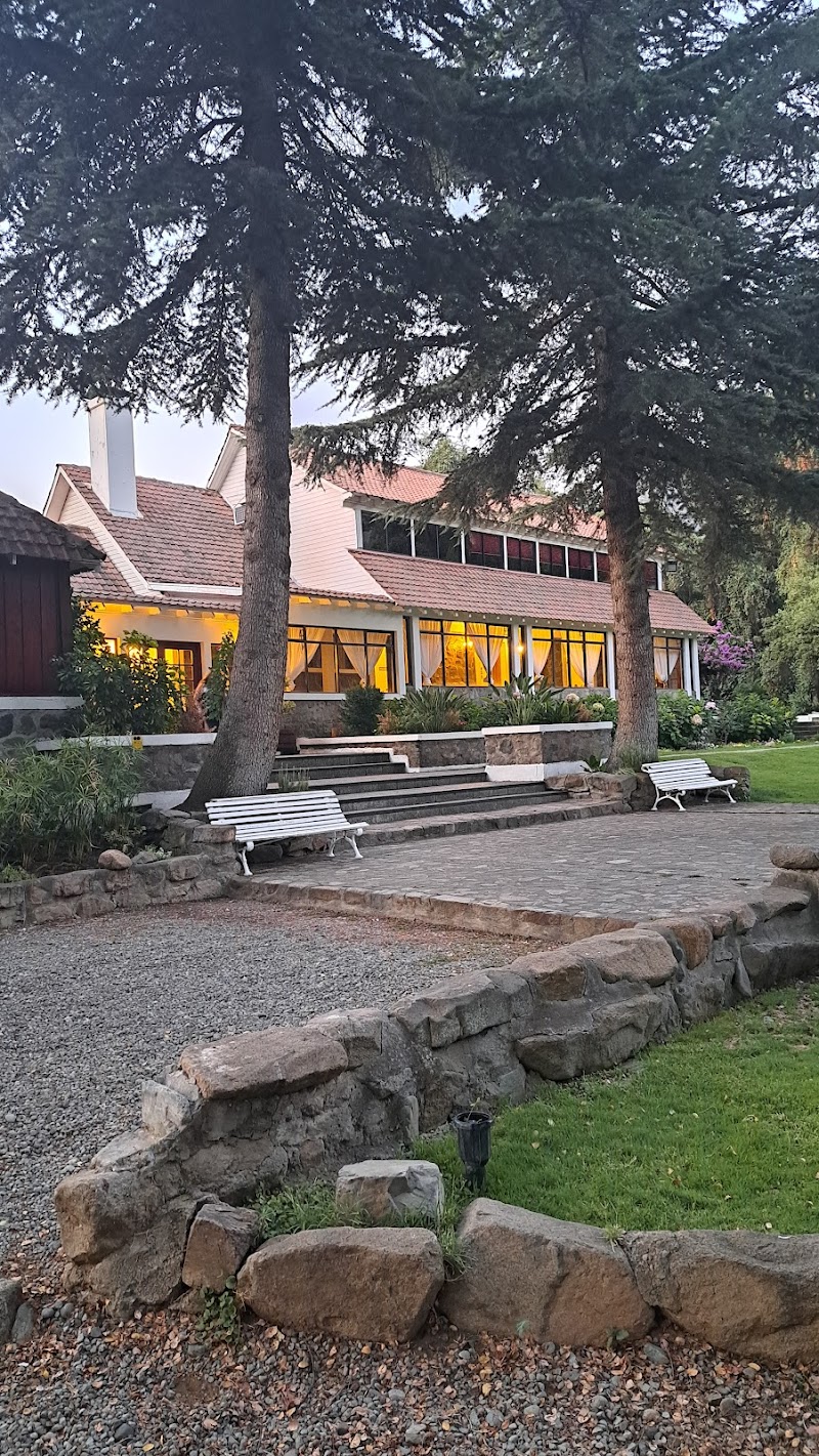 Hotel y Cabañas Los Castanos in San Francisco de Mostazal, Chile