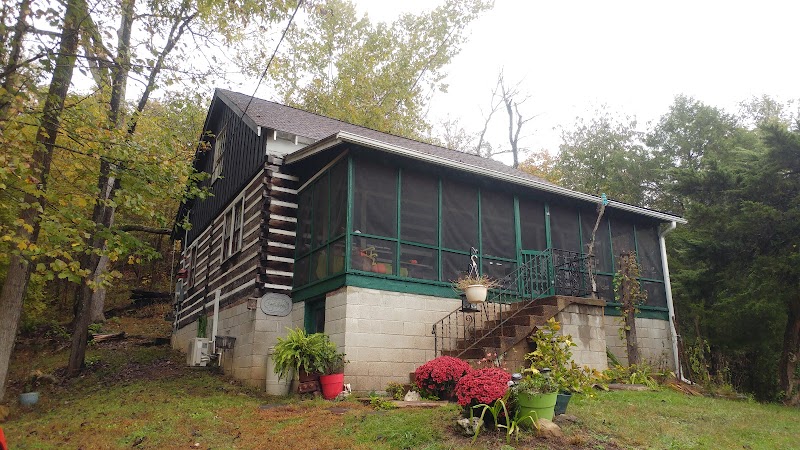 Hummingbird Hollow Bed & Breakfast in Crossville, Tennessee, United States