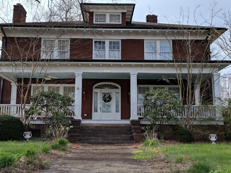 Irish Rose Bed & Breakfast in Lenoir, North Carolina, United States