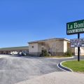 La Bonita Inn & Suites
