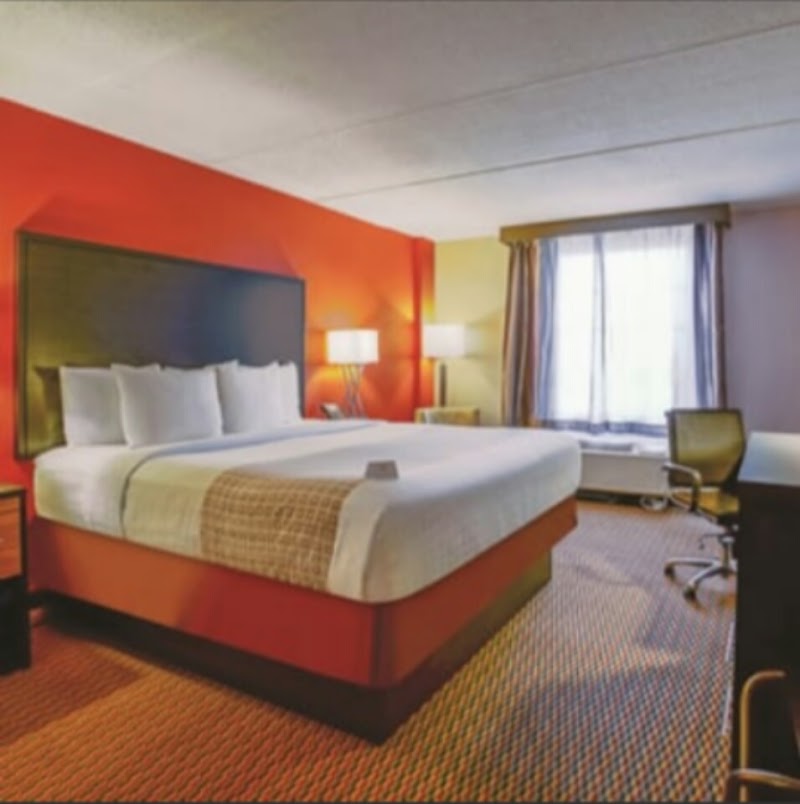 La Quinta Inn & Suites by Wyndham Runnemede - Philadelphia in Runnemede, New Jersey, United States