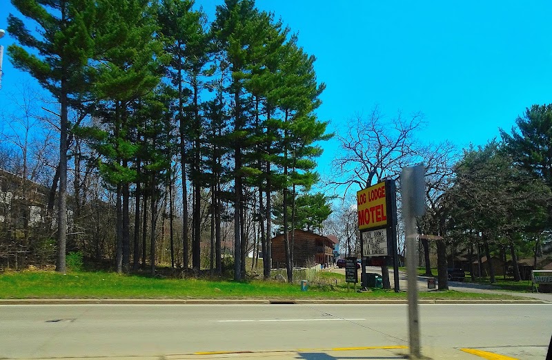 Log Lodge Motel in West Baraboo, WI, United States