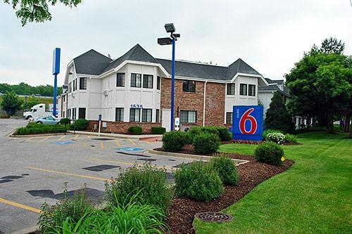 Motel 6 Chicago North - Glenview in Glenview, Illinois, United States