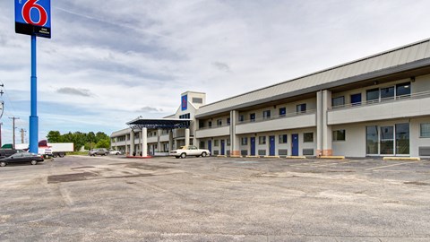 Motel 6 Cleveland - North Ridgeville in North Olmsted, Ohio, United States