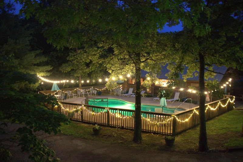 Pine Lodge Cabin Resort in Pittsburg, Texas, United States