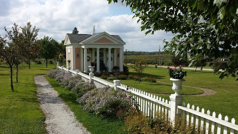 Polly Harper Inn in Geneva-On-The-Lake, OH, United States