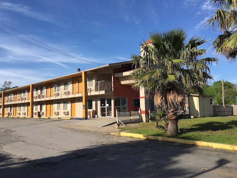 Red Carpet Inn & Suites Beaumont in Beaumont, Texas, United States