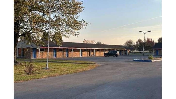 Red Carpet Inn in Flora, Illinois, United States