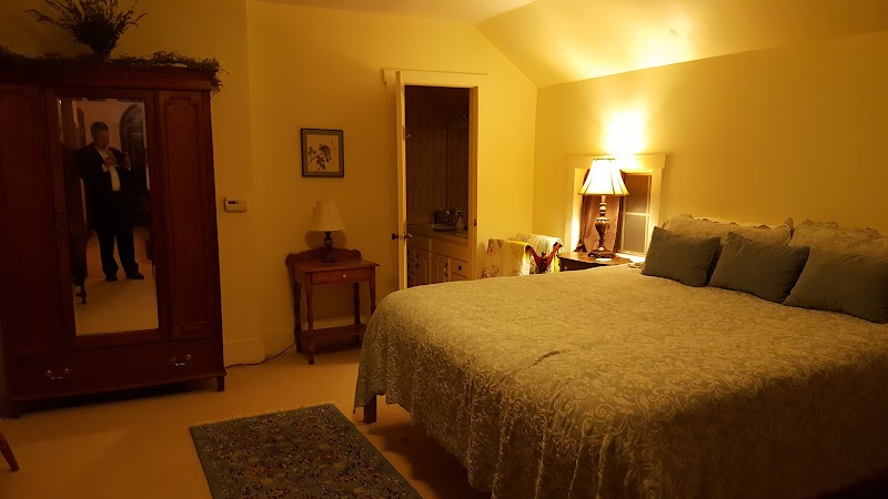 Seven Roses Inn in Fairfield, Iowa, United States