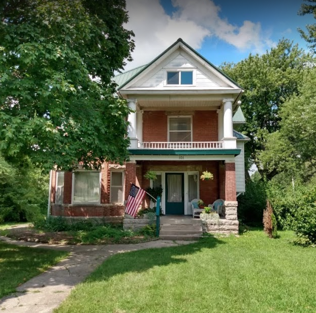 Squalor Hollow Bed & Breakfast in Harrisonville, Missouri, United States
