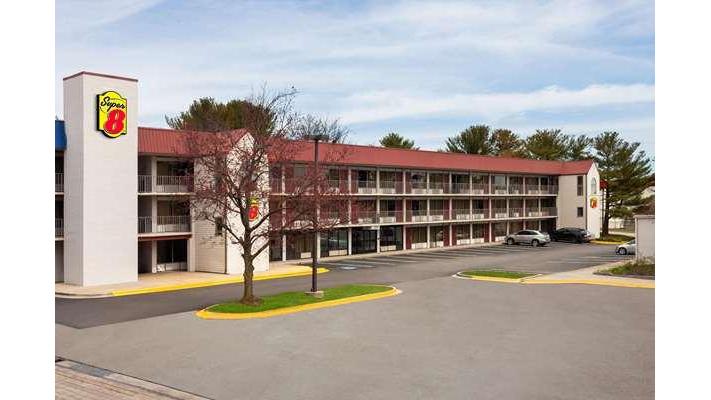 Super 8 By Wyndham Baltimore Northwest in Woodlawn, Maryland, United States
