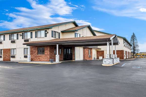 Super 8 by Wyndham Amsterdam in Amsterdam, New York, United States