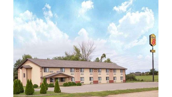 Super 8 by Wyndham Austin MN in Austin, Minnesota, United States