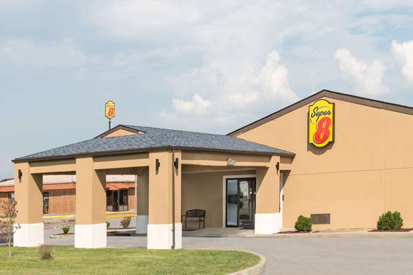 Super 8 by Wyndham Charleston MO in Charleston, Missouri, United States