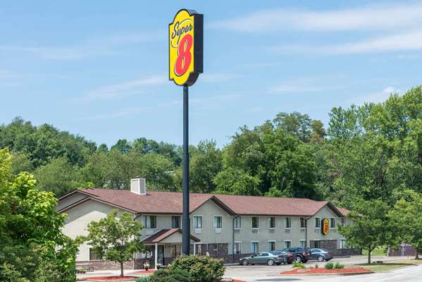 Super 8 by Wyndham Delmont in Murrysville, Pennsylvania, United States