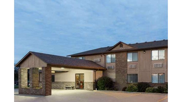 Super 8 by Wyndham Dewitt in DeWitt, Iowa, United States