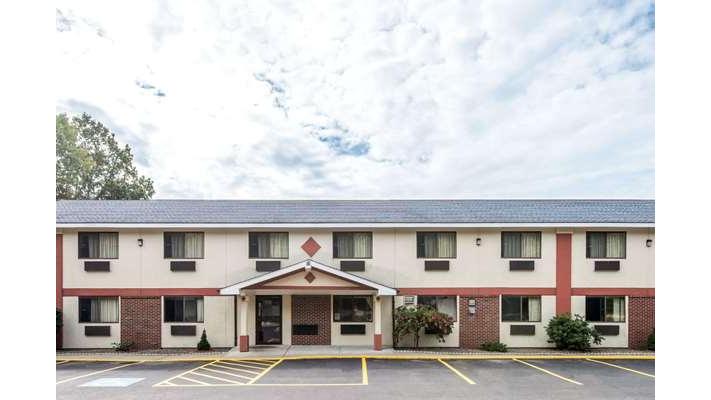 Super 8 by Wyndham Gardner in Gardner, Massachusetts, United States