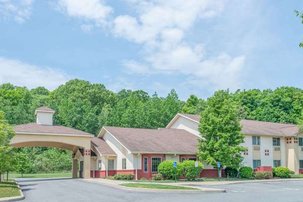 Super 8 by Wyndham Highland NY in Highland, New York, United States