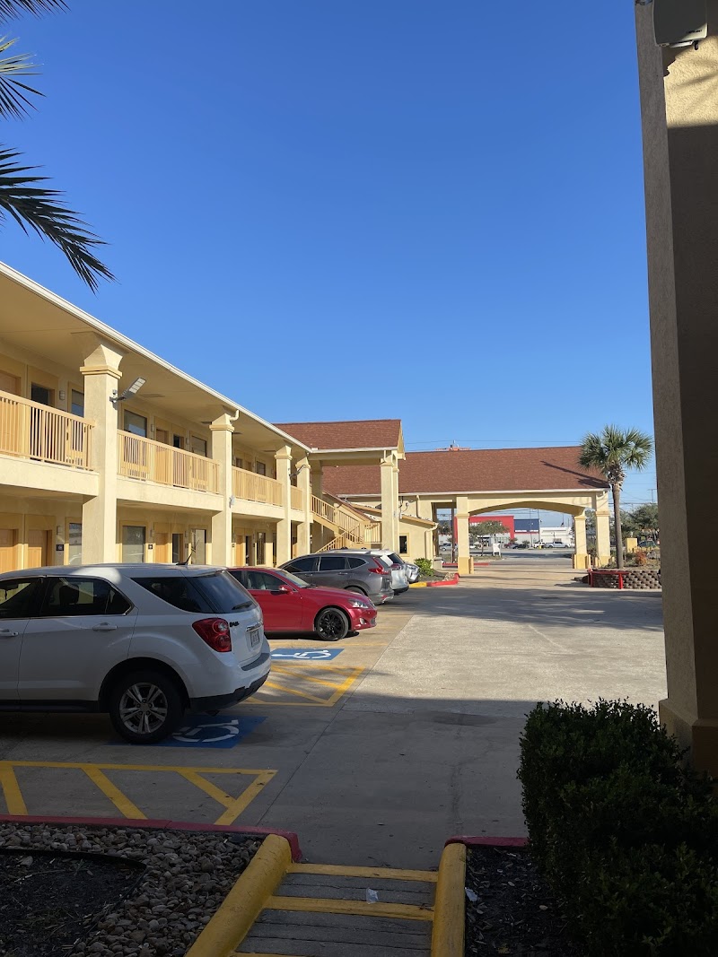 Super 8 by Wyndham Houston Hobby Airport South in South Houston, Texas, United States