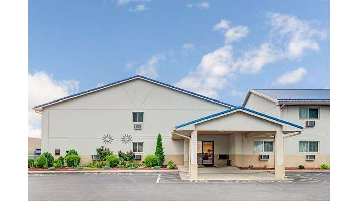 Super 8 by Wyndham Indianapolis/Emerson Ave in Beech Grove, Indiana, United States