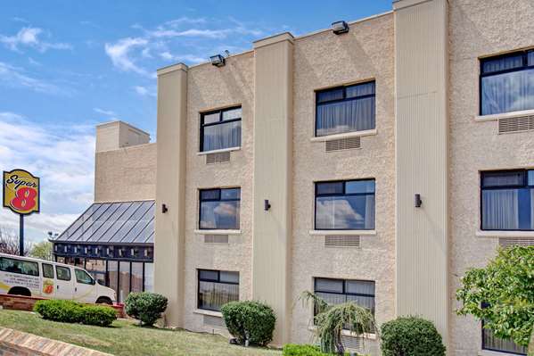 Super 8 by Wyndham Jamaica North Conduit in Queens, New York, United States