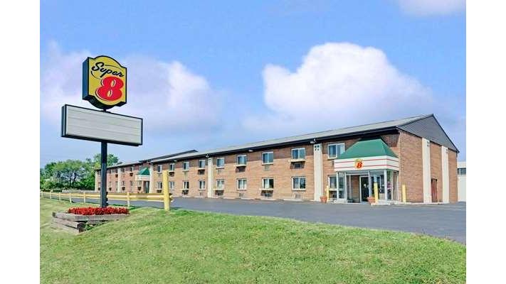 Super 8 by Wyndham Kenmore/Buffalo/Niagara Falls Area in Kenmore, New York, United States