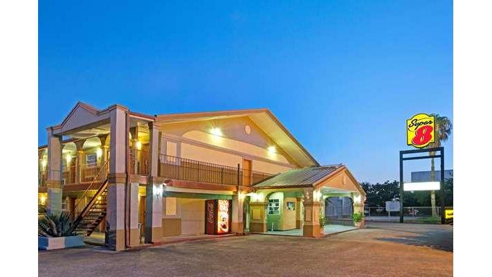Super 8 by Wyndham La Marque TX/Texas City Area in La Marque, Texas, United States