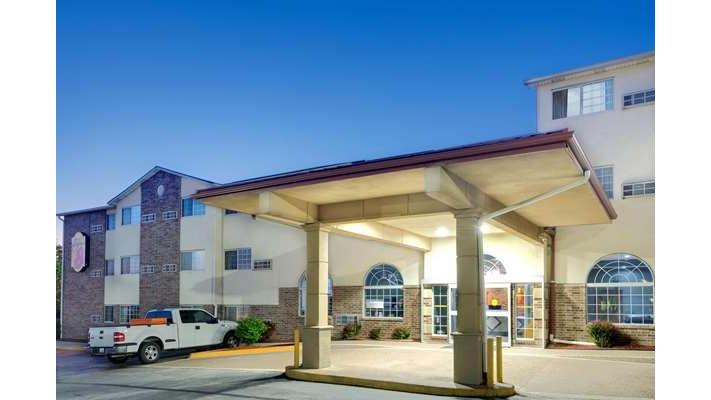 Super 8 by Wyndham Merriam Shawnee in Merriam, Kansas, United States