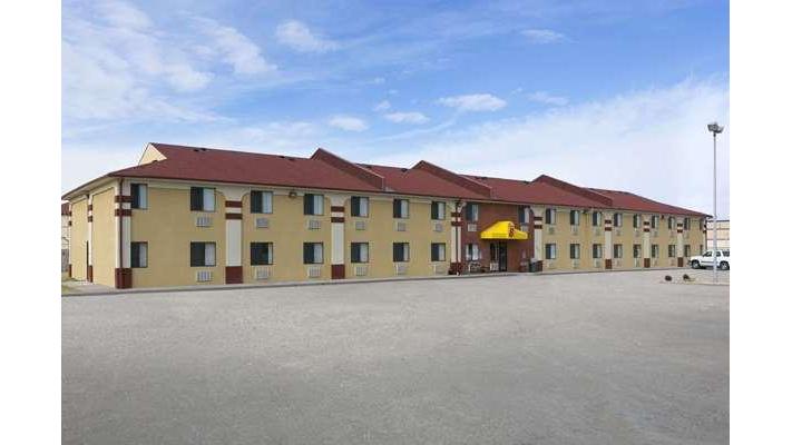 Super 8 by Wyndham Park City/North Wichita Area in Park City, Kansas, United States