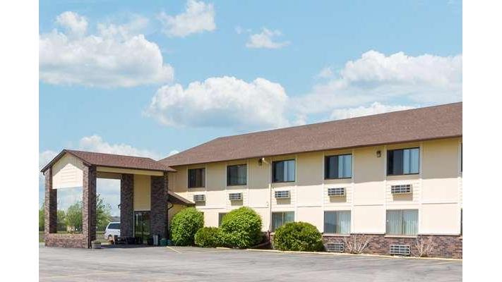 Super 8 by Wyndham Perry IA in Perry, Iowa, United States