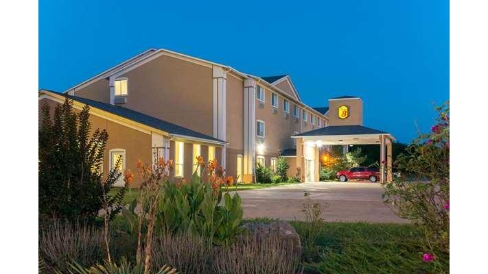 Super 8 by Wyndham Perry in Perry, Oklahoma, United States