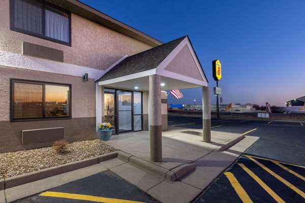Super 8 by Wyndham Pratt in Pratt, Kansas, United States
