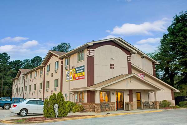 Super 8 by Wyndham Spring Lake/ Fort Bragg in Spring Lake, North Carolina, United States