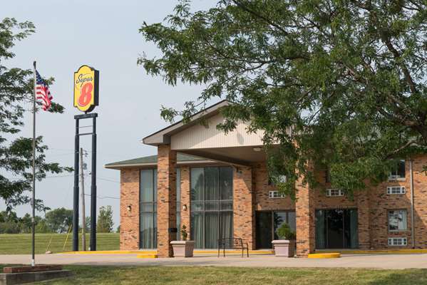 Super 8 by Wyndham Staunton in Staunton, Illinois, United States