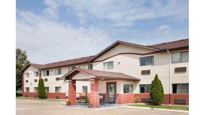 Super 8 by Wyndham Washington/Peoria Area in Washington, Illinois, United States