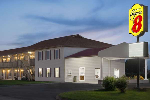 Super 8 by Wyndham Whiteville in Whiteville, Tennessee, United States