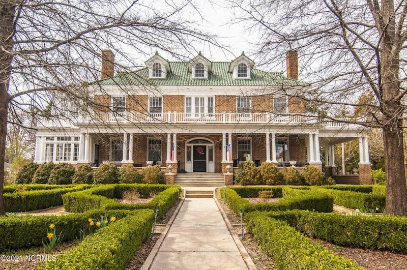 The Ell Hotel in Washington, North Carolina, United States