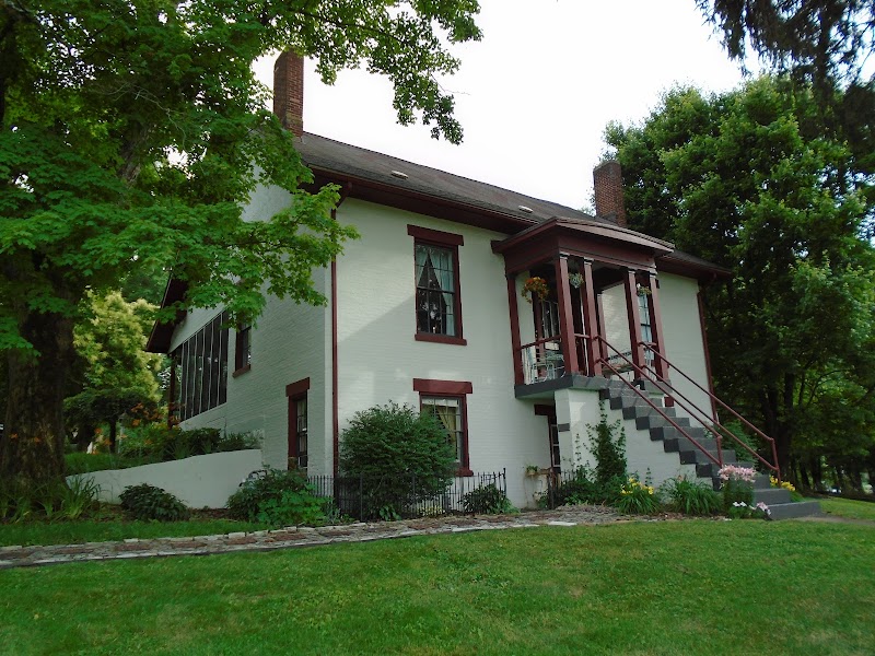 Whispering Pines Bed & Breakfast in Coshocton, Ohio, United States